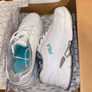 Brand New Never worn Womens  Fila Memory Glimpse Sneaker size 8.5 wide